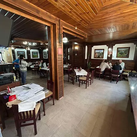 Ski-in Flat Next To Road At Mountain View