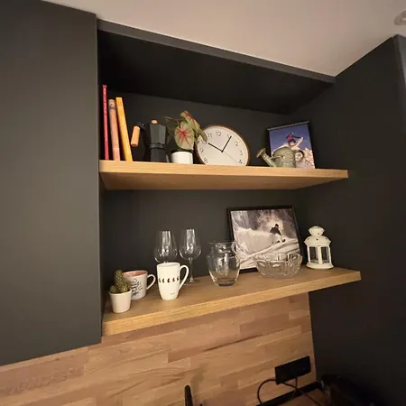 Ski-in Flat Next To Road At Mountain View Apartamento