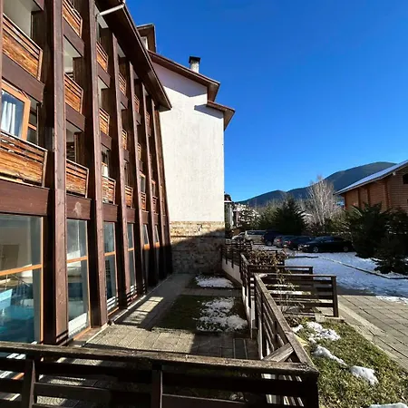 Daire Ski-in Flat Next To Road At Mountain View *