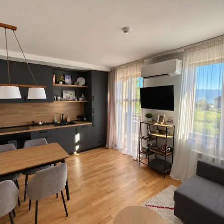 Ski-in Flat Next To Road At Mountain View Апартаменты