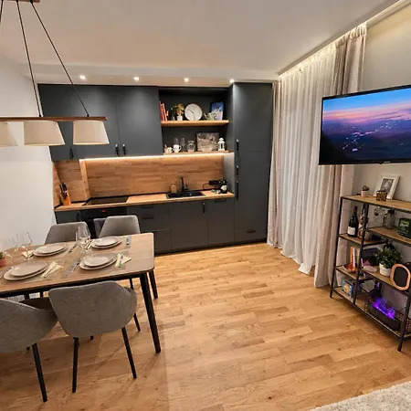 Апартаменты Ski-in Flat Next To Road At Mountain View *