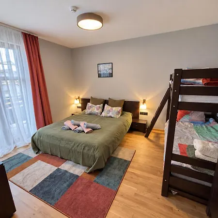 Апартаменты Ski-in Flat Next To Road At Mountain View