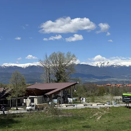 Ski-in Flat Next To Road At Mountain View