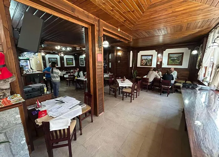 Ski-in Flat Next To Road At Mountain View